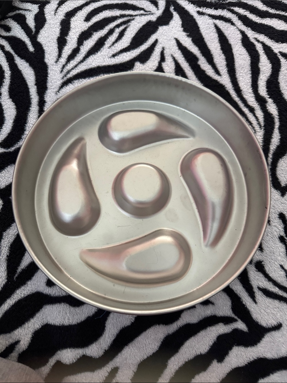 Slow-Feed Dog Bowl in Silver